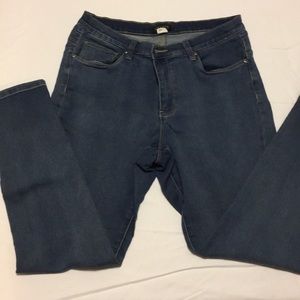 ❤️BOGO❤️ Medium wash stretch jeans size 14